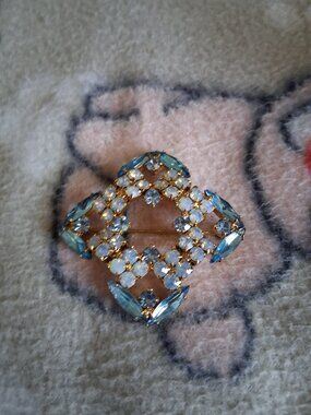 vintage Avon brooch